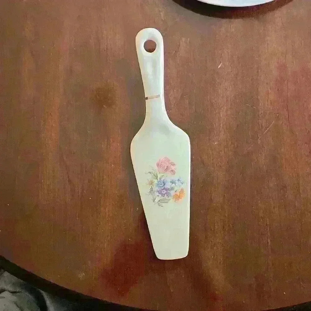 Vintage Cake  Server with flowers